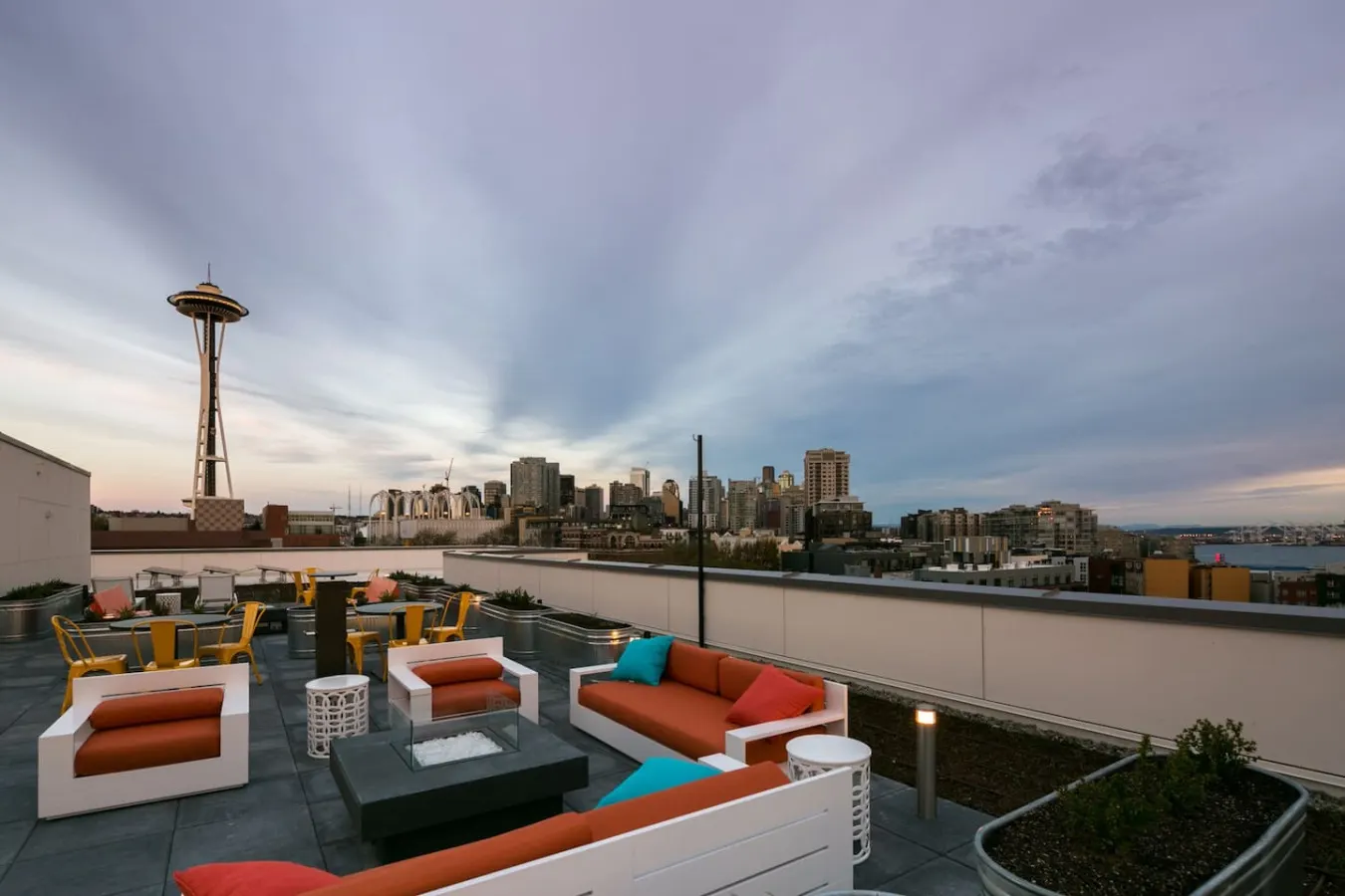 Space Needle Views Vivid Suite 4
