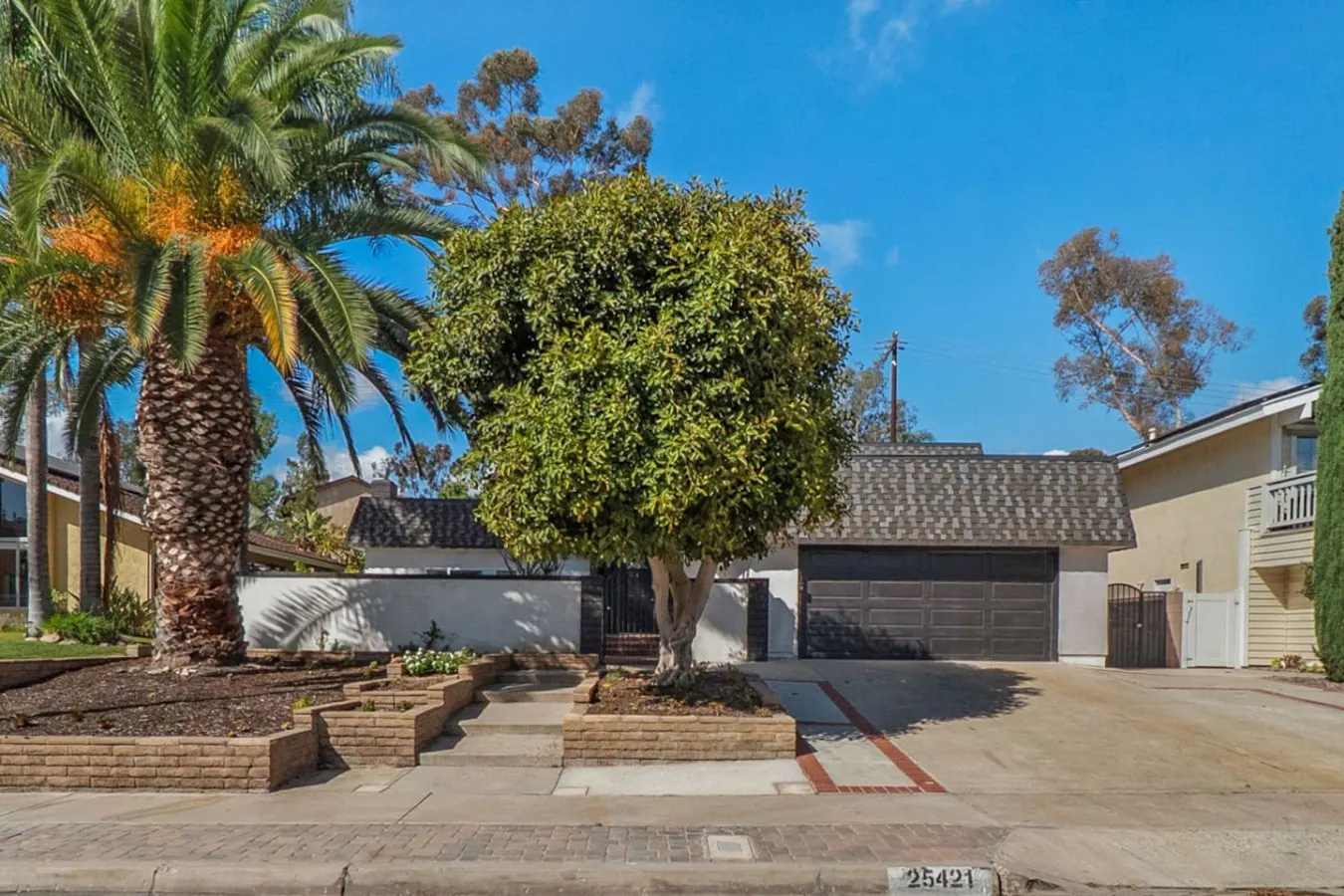 Hey! I Am Adriana On The Block | Pool | BBQ — photo 4
