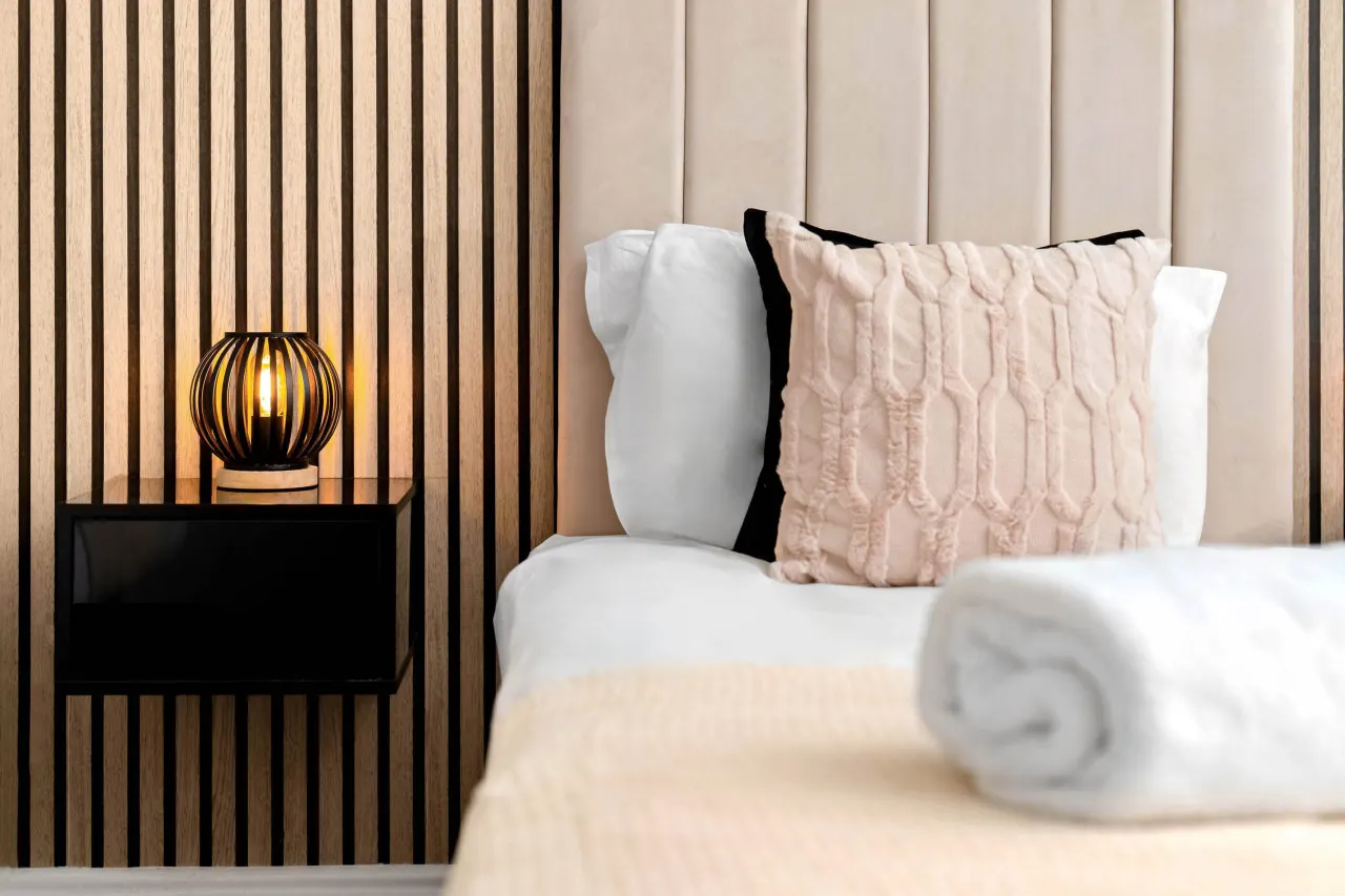 Spacious Five Bed House - Near Airport - Parking 9