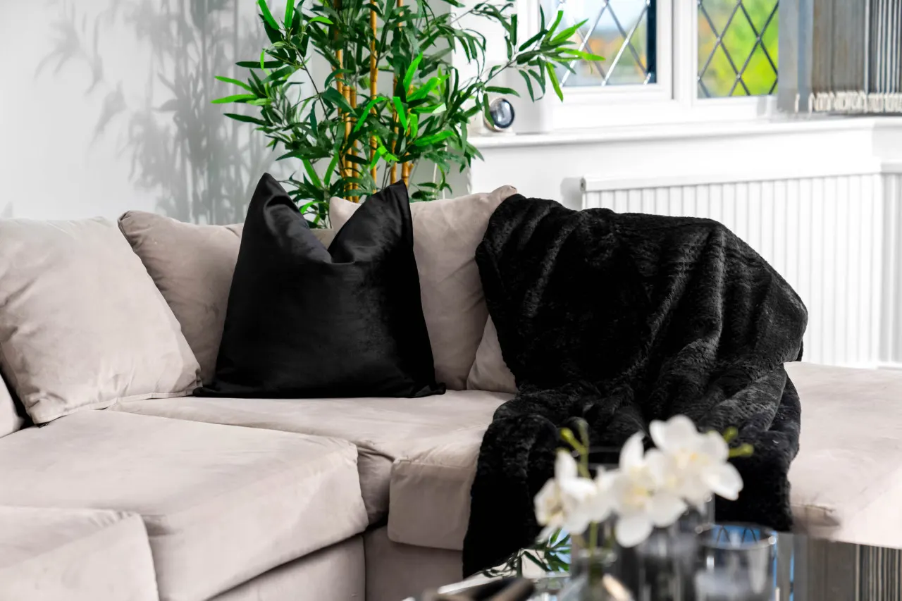 Spacious Five Bed House - Near Airport - Parking 8