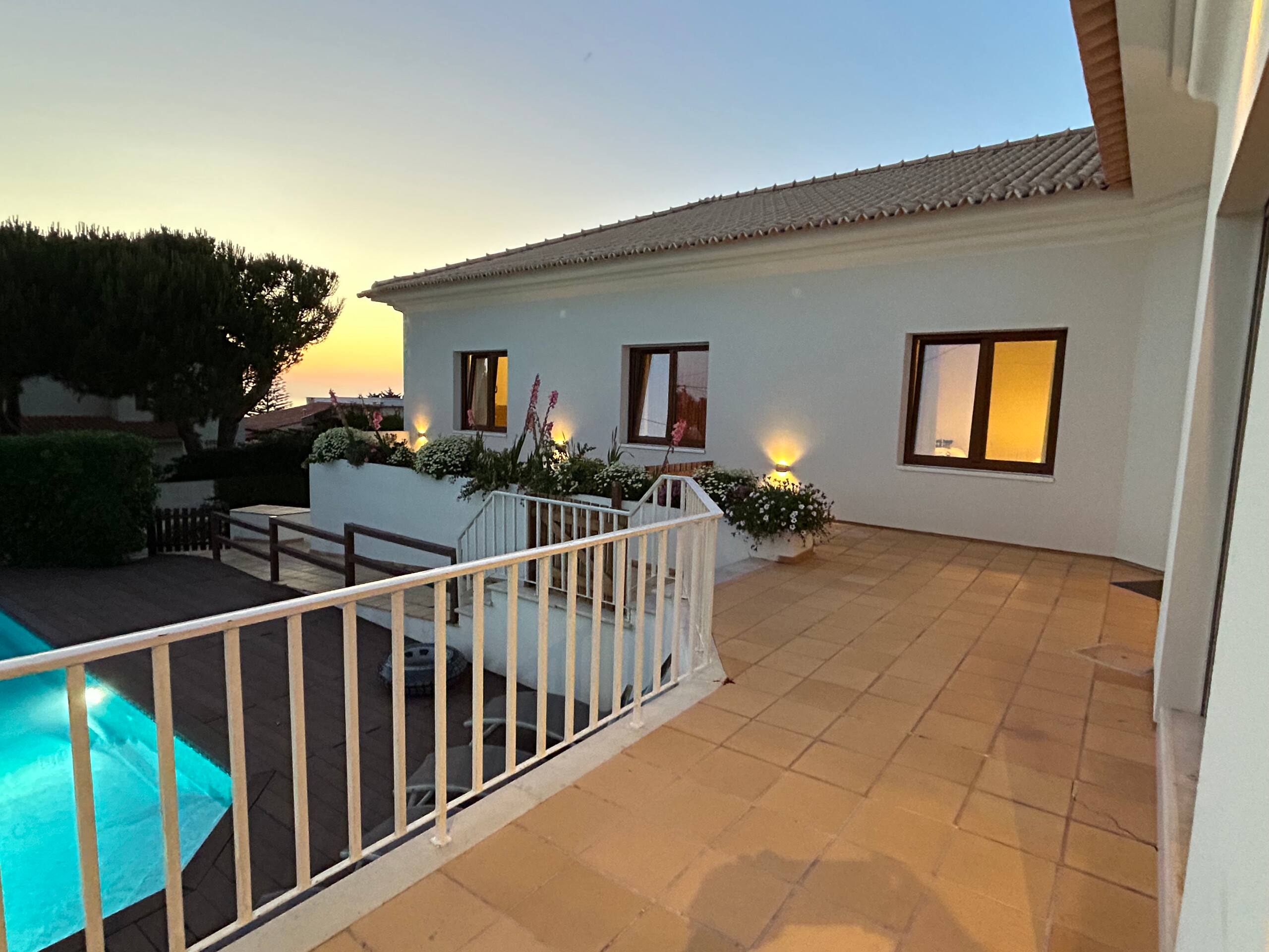 Relax on the sunny pool deck. Children friendly 35