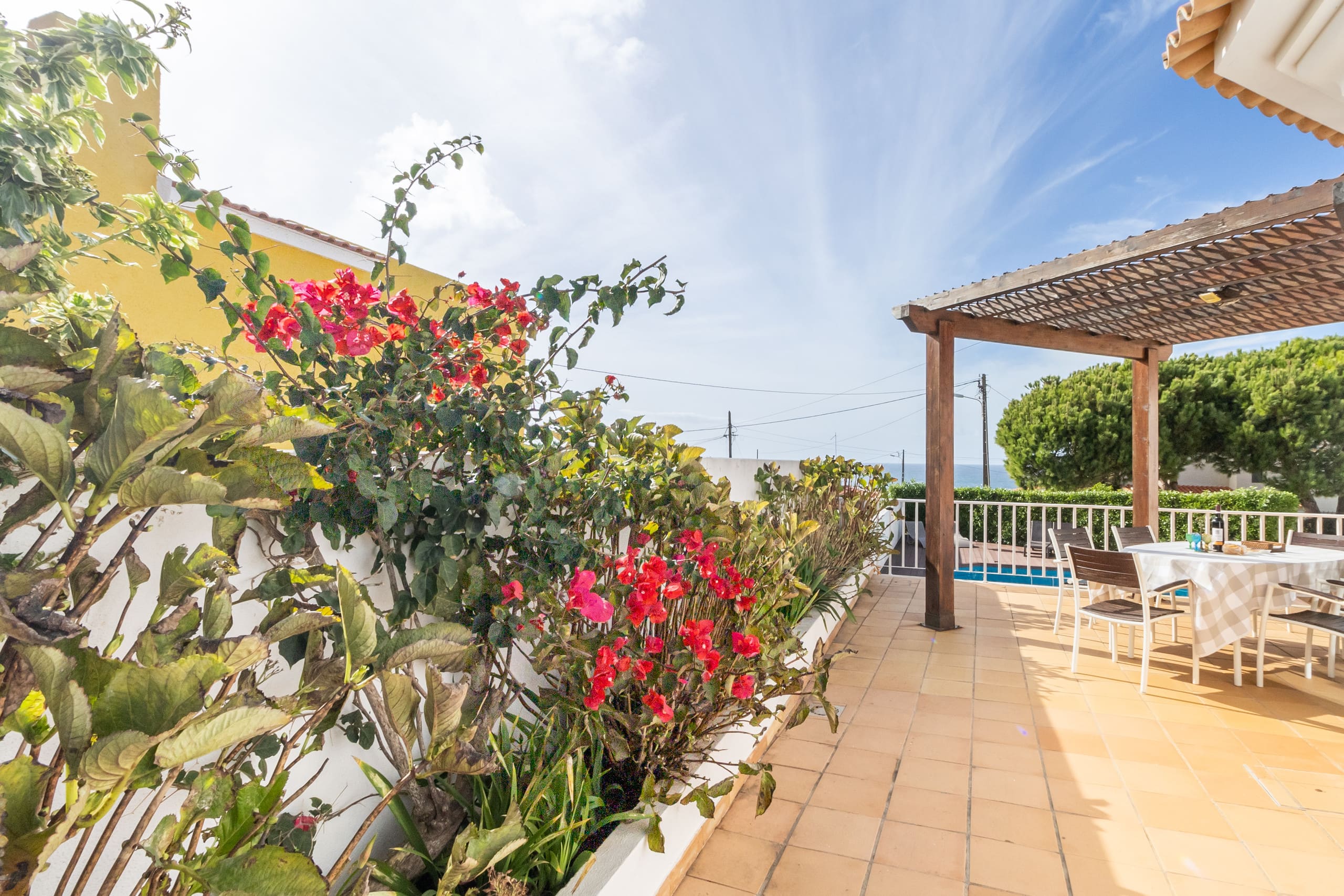 Relax on the sunny pool deck. Children friendly 38