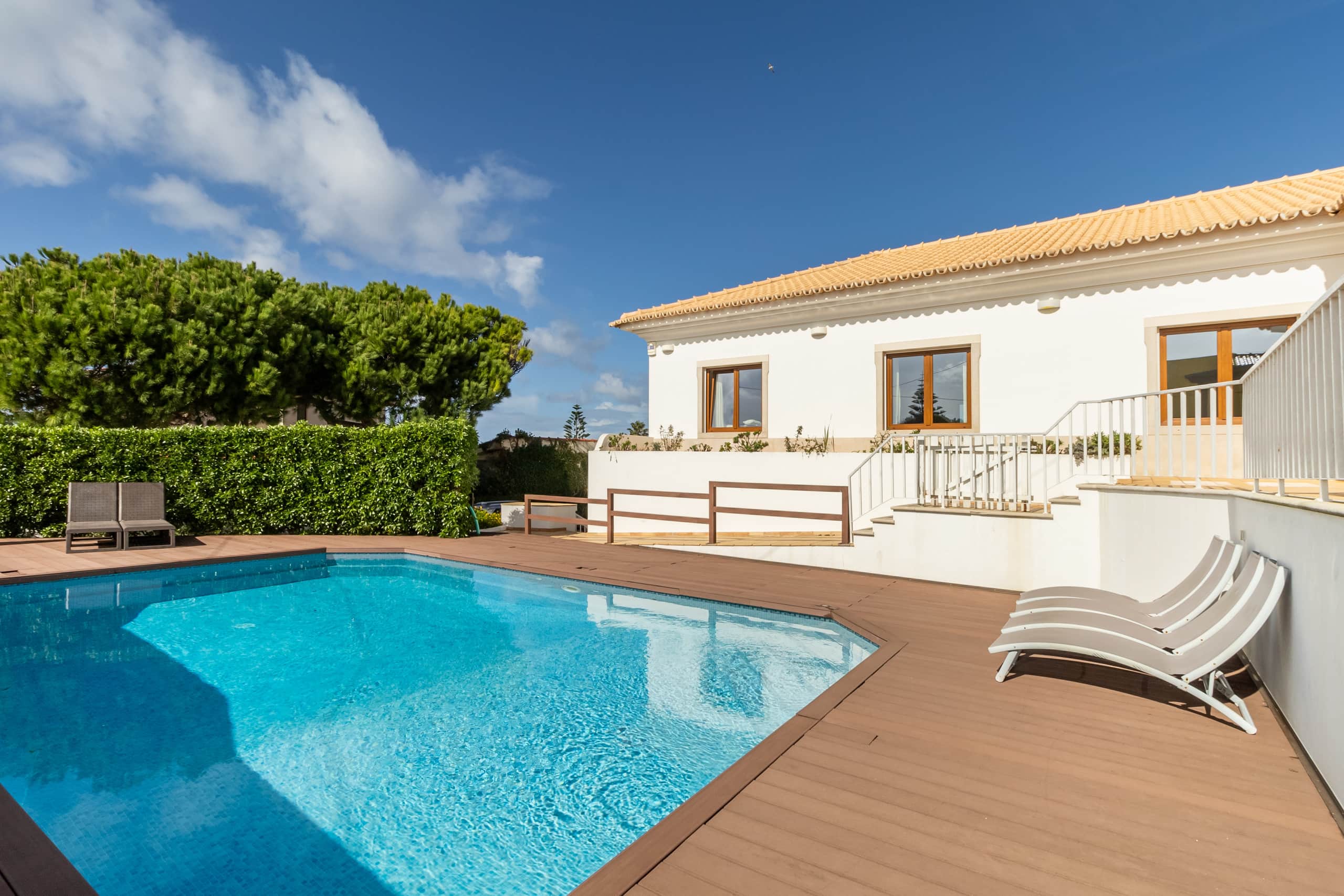 Relax on the sunny pool deck. Children friendly 3