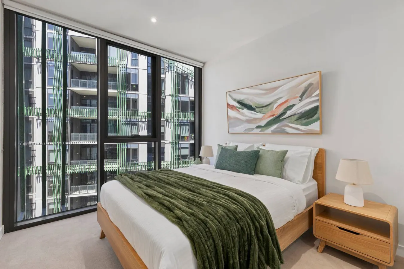 Spacious 2BR | Flemington Racecourse Views & Pool — photo 2