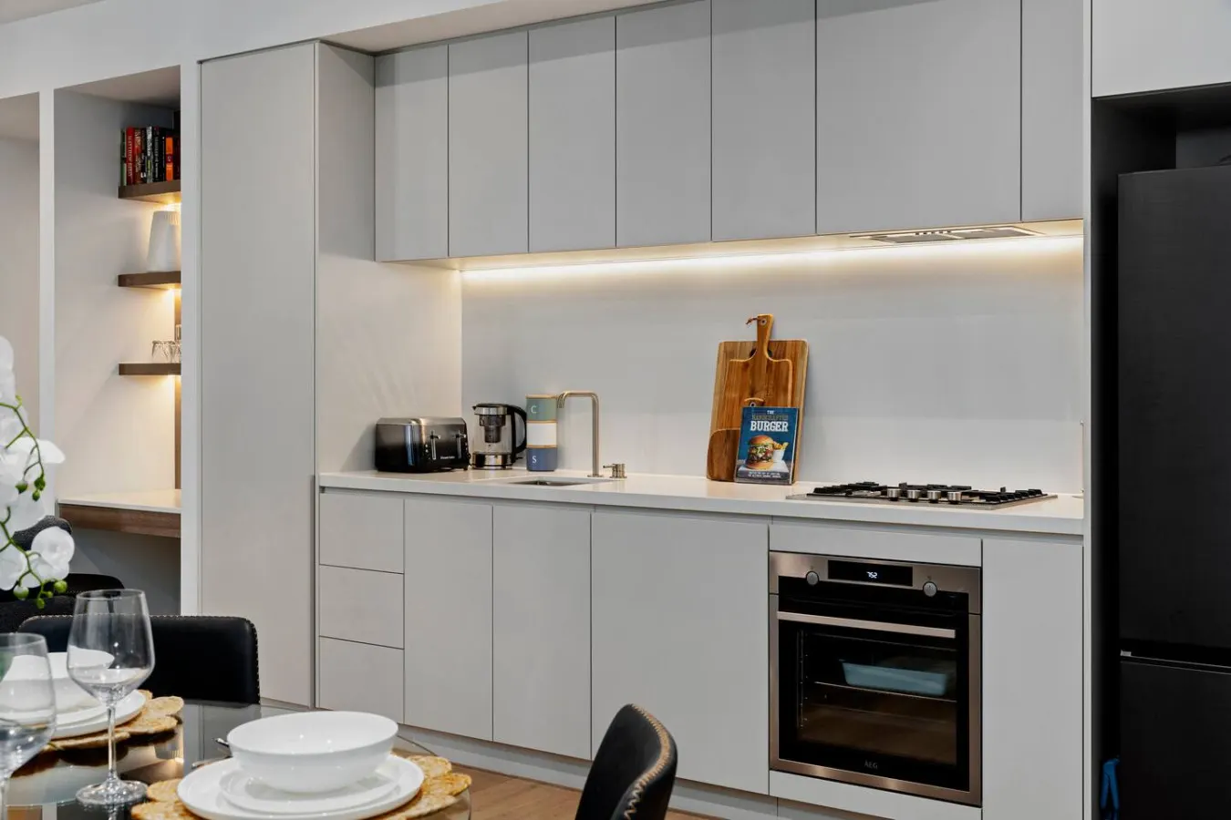 Spacious 2BR Flemington Racecourse Views & Pool 12