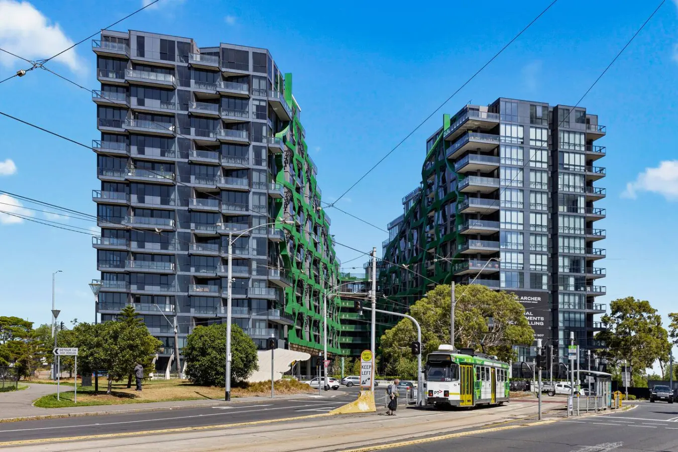 Spacious 2BR Flemington Racecourse Views & Pool 14