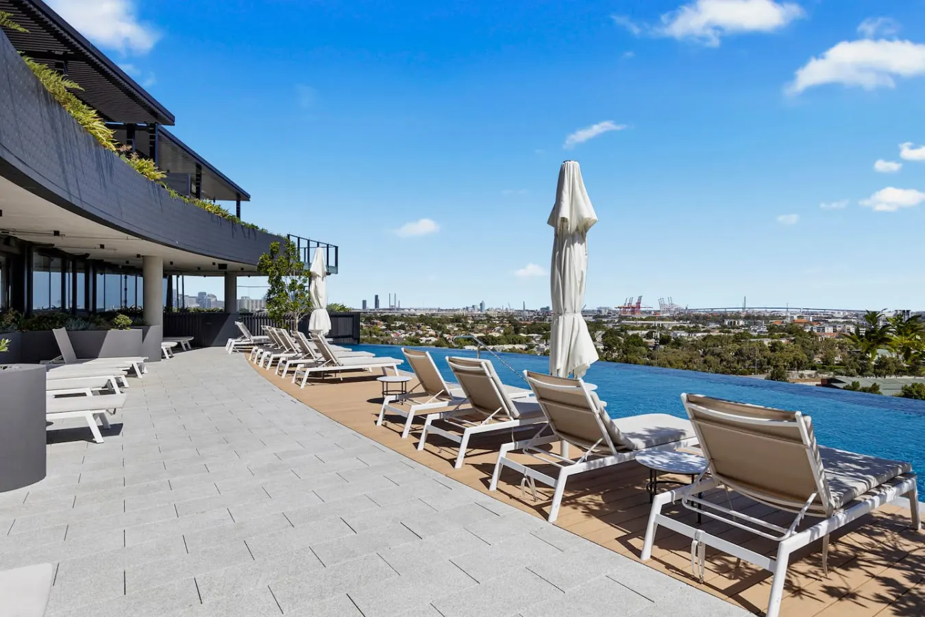 Spacious 2BR Flemington Racecourse Views & Pool 19