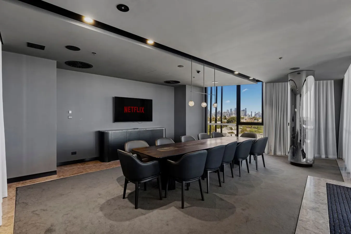 Spacious 2BR Flemington Racecourse Views & Pool 7