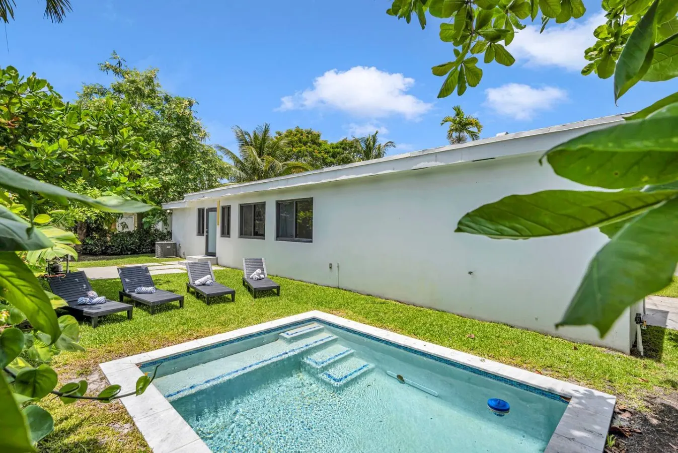 Casa Solara Tropical Oasis With Pool. Sleeps 10 2