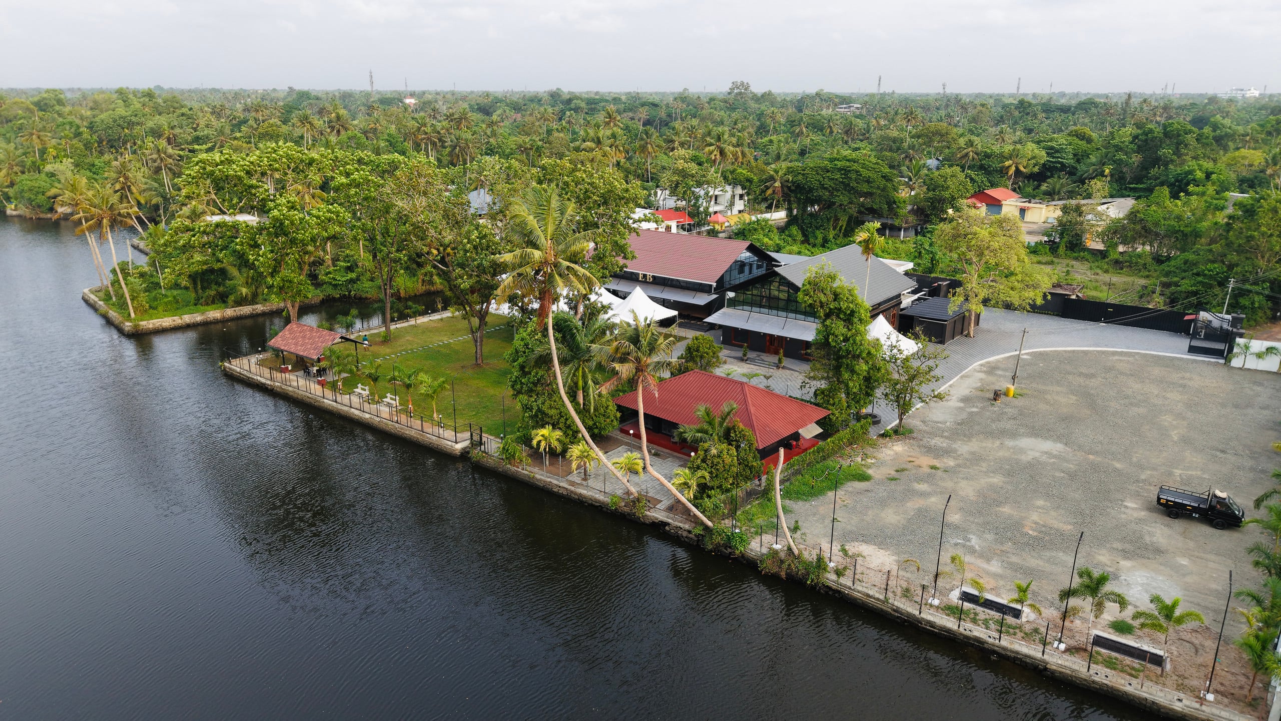 Emerald Backwaters | Private Waterfront Villa. 4