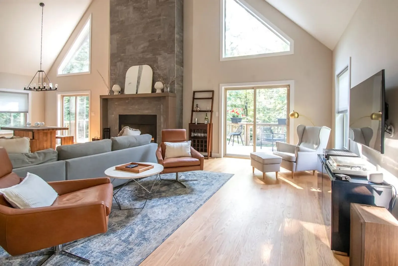 Highwoods Retreat · Contemporary 3 bd/2 ba, 10 minutes to Woodstock