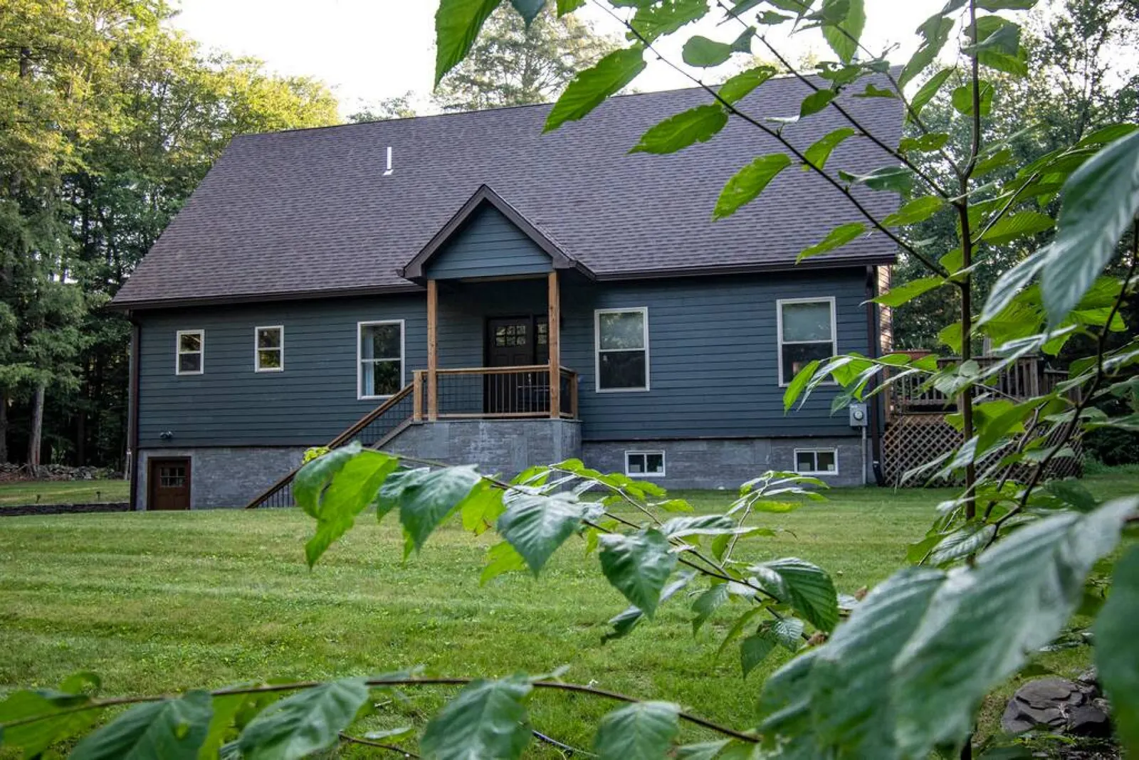 Highwoods Retreat · Contemporary 3 bd/2 ba, 10 minutes to Woodstock — photo 2
