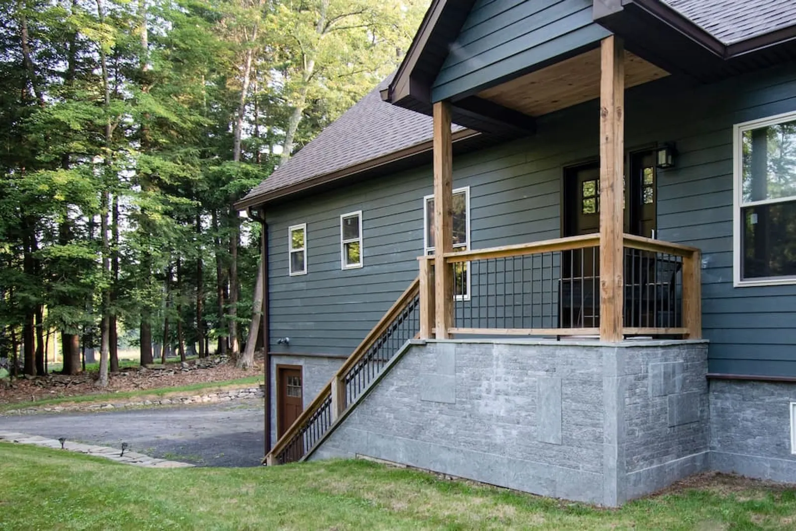 Highwoods Retreat · Contemporary 3 bd/2 ba, 10 minutes to Woodstock — photo 3