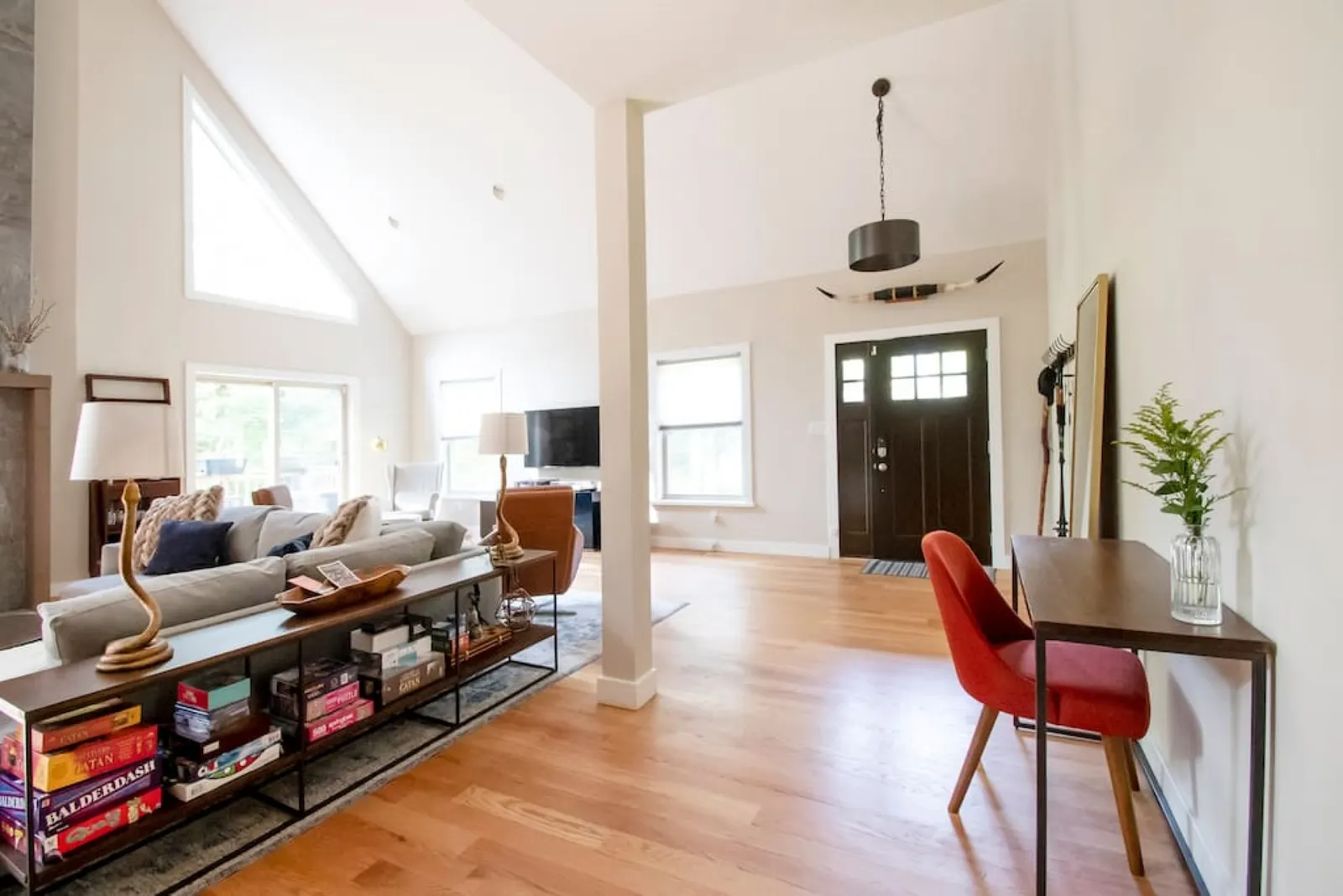 Highwoods Retreat · Contemporary 3 bd/2 ba, 10 minutes to Woodstock — photo 5
