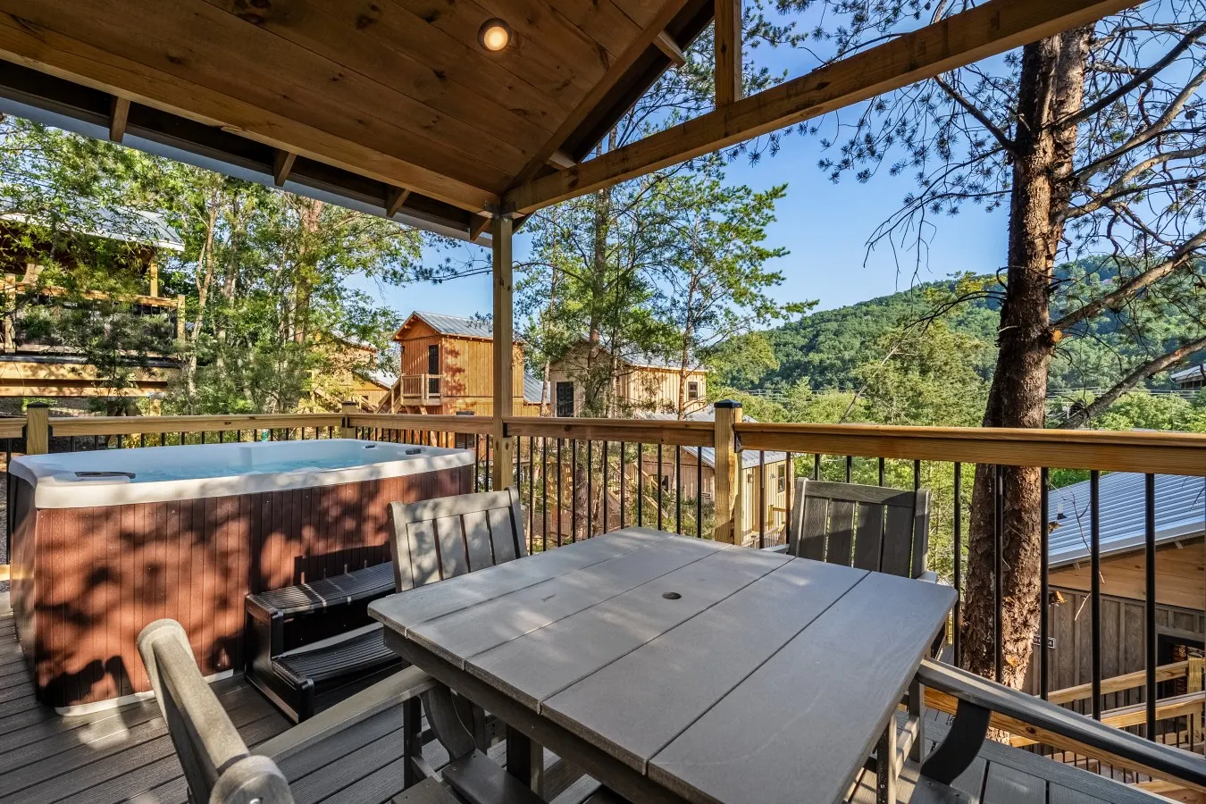 Tremont, Treelodge #14 9
