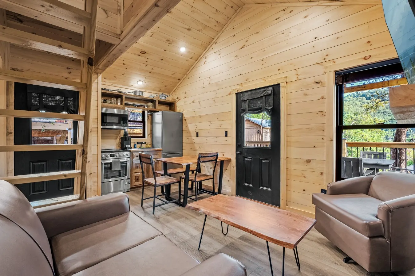 Tremont, Treelodge #14 5