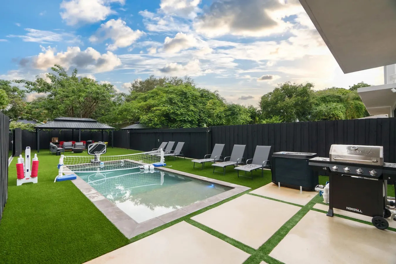 20% Off NEW Central Miami Stylish Villa w/Pool! 2
