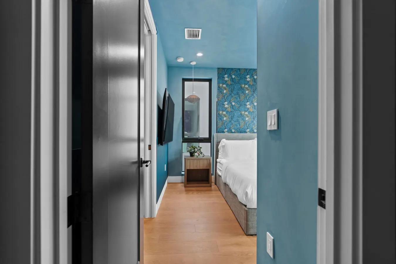20% Off NEW Central Miami Stylish Villa w/Pool! 9