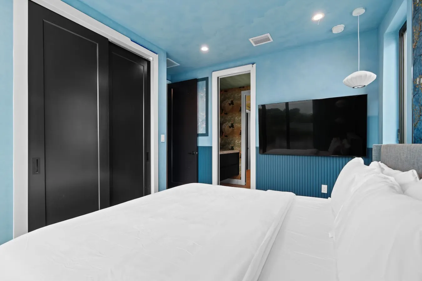 20% Off NEW Central Miami Stylish Villa w/Pool! 14