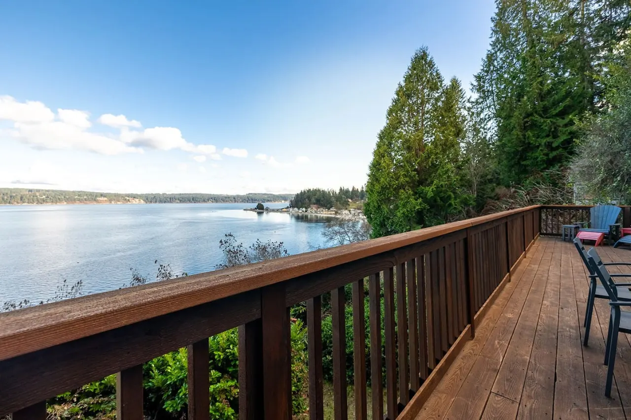 Sunrise View Waterfront Cabin 14