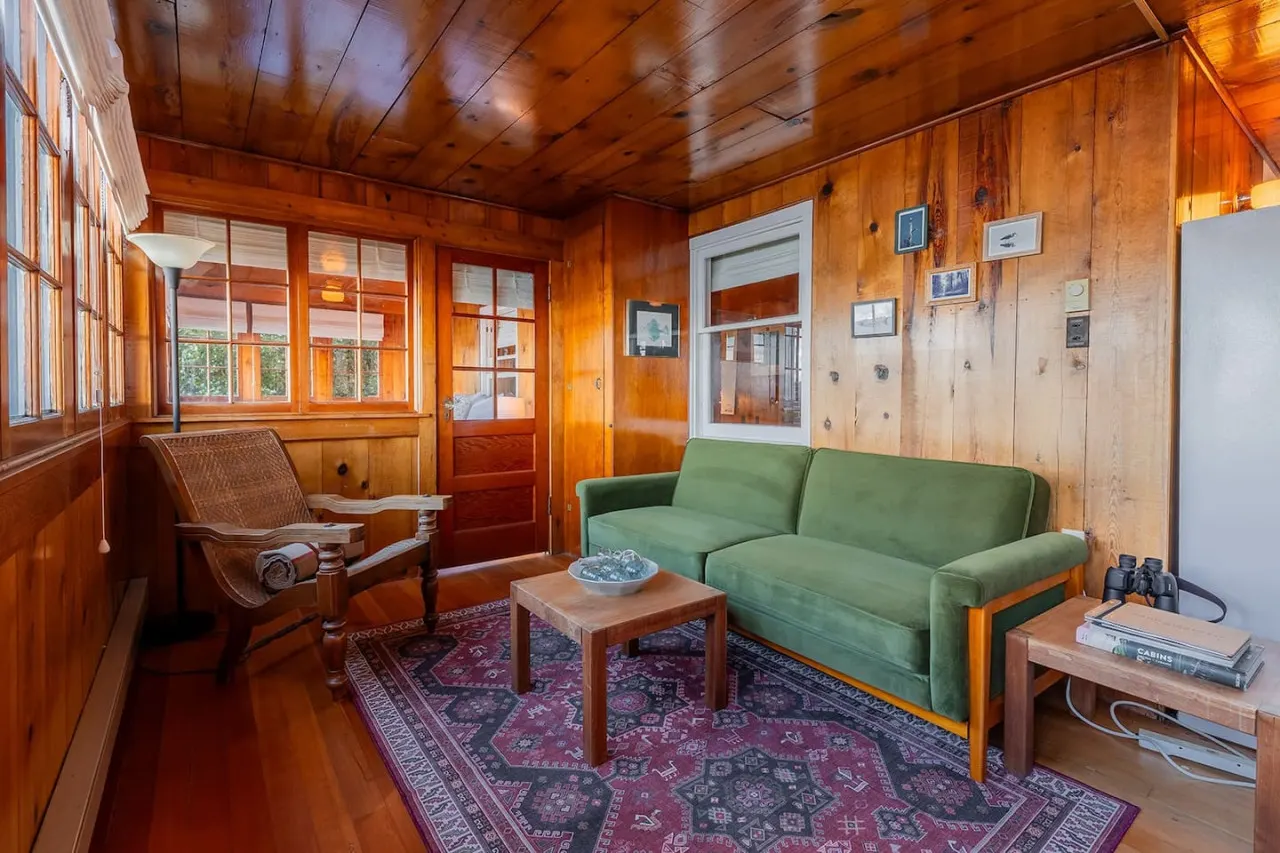 Sunrise View Waterfront Cabin 16
