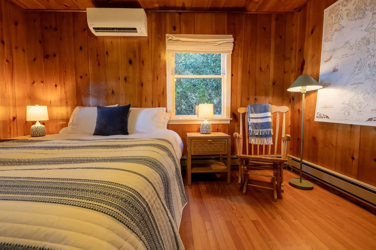 Sunrise View Waterfront Cabin 20