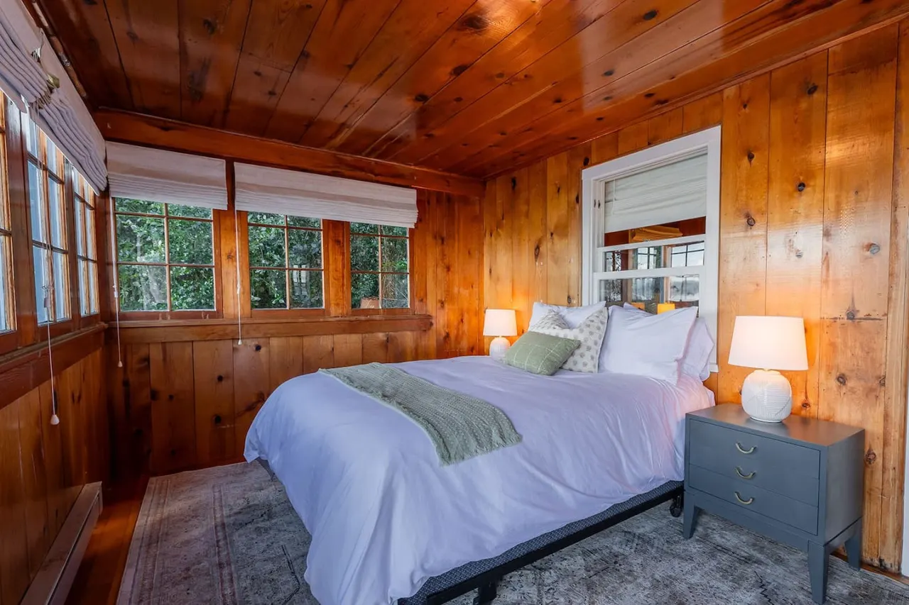 Sunrise View Waterfront Cabin 7