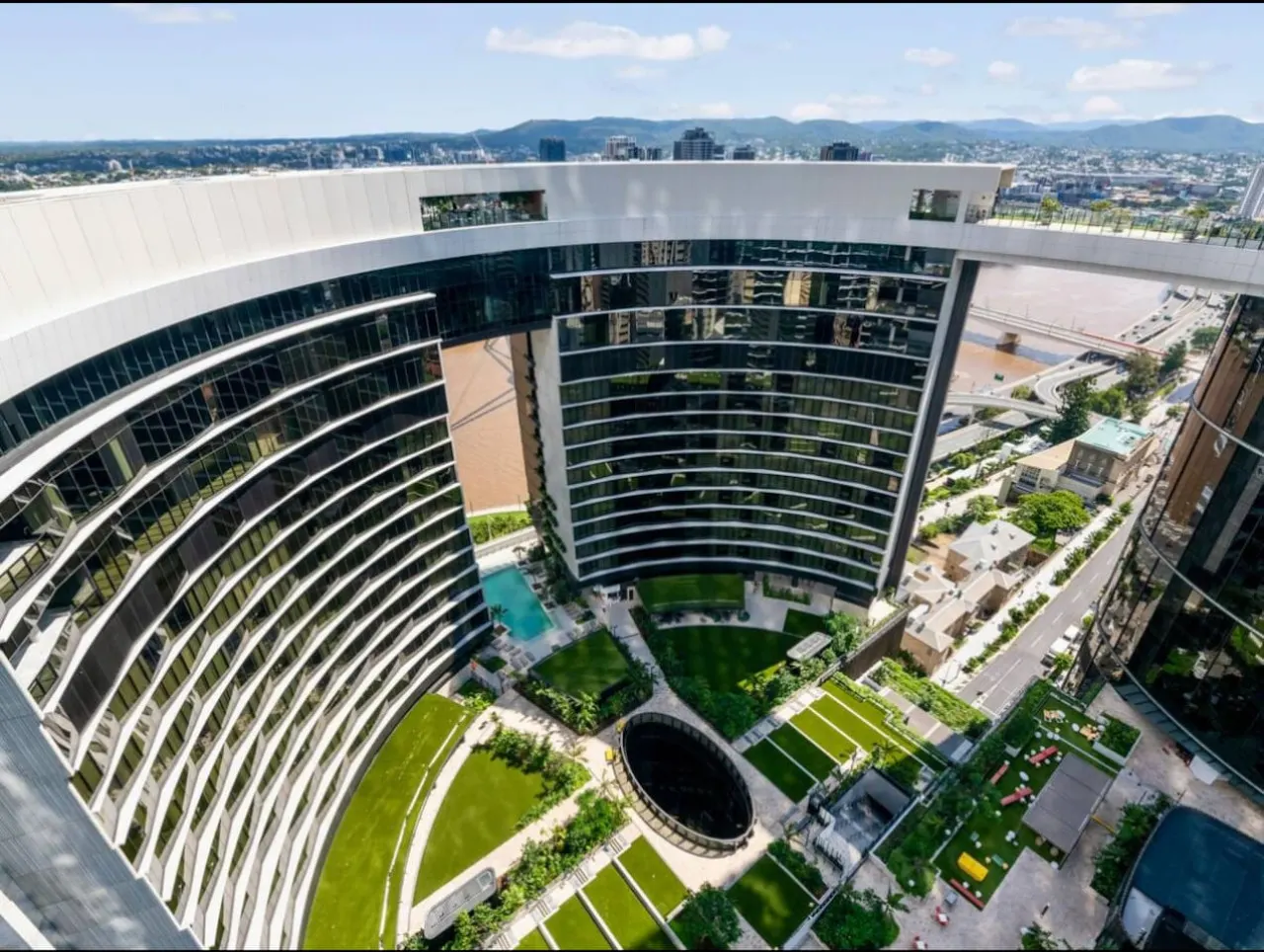 LVL43 QW 1BR Apartment With Riverview 9