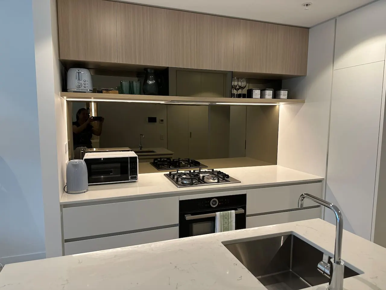 LVL43 QW 1BR Apartment With Riverview 4