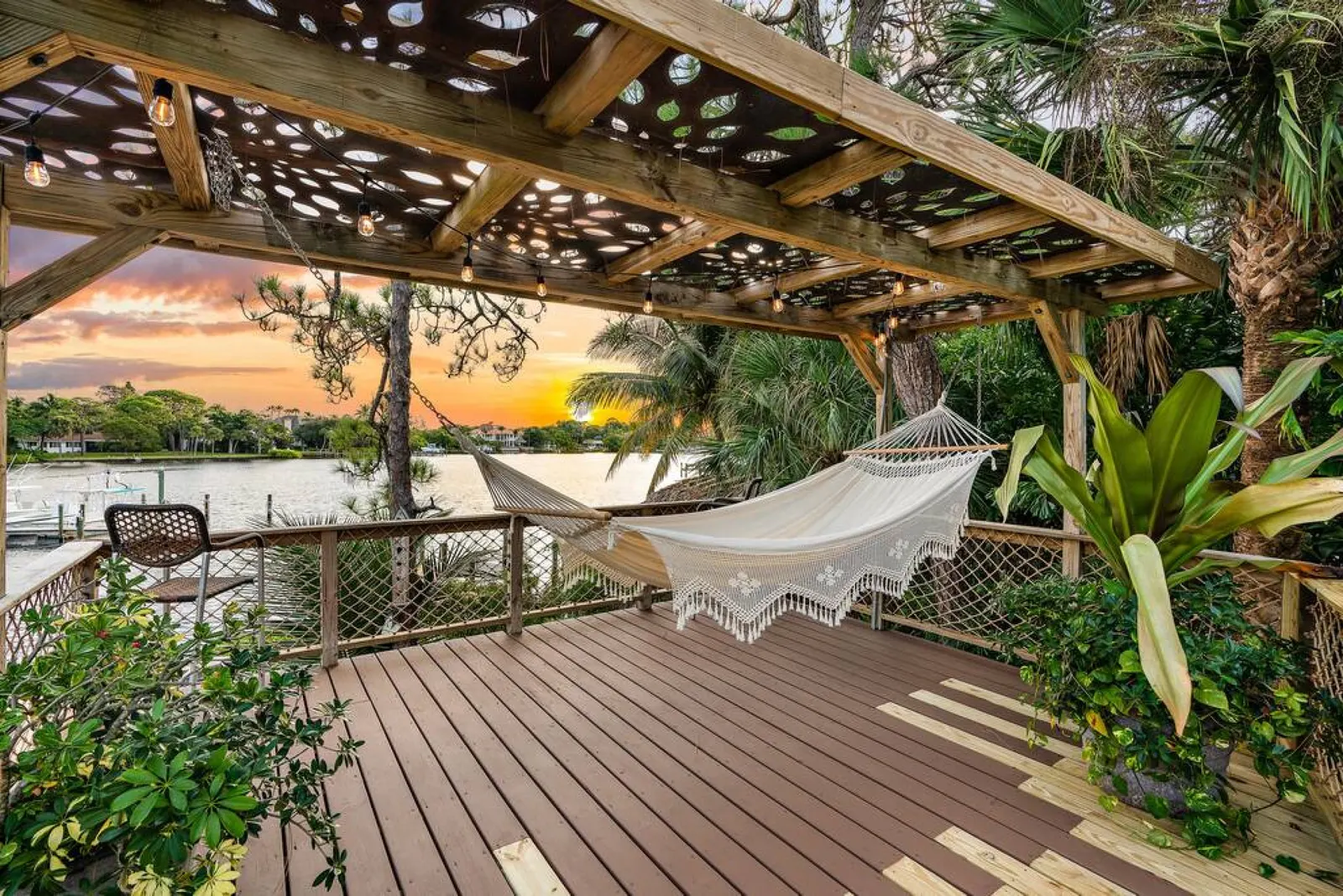 The River House, Boston Whaler Boat Included, Private Beach! 17