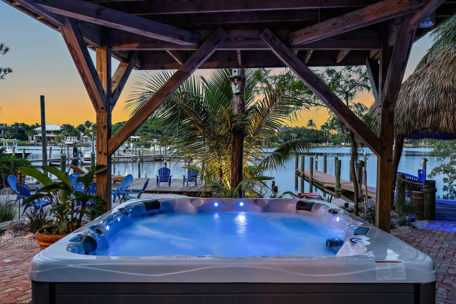The River House, Boston Whaler Boat Included, Private Beach! 5