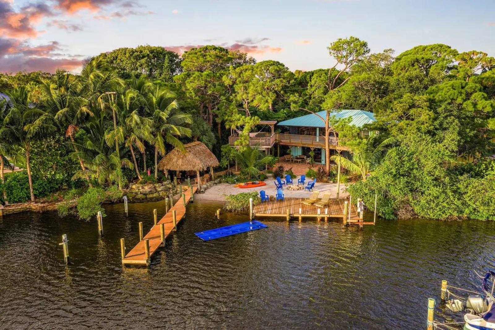 The River House, Boston Whaler Boat Included, Private Beach! 8