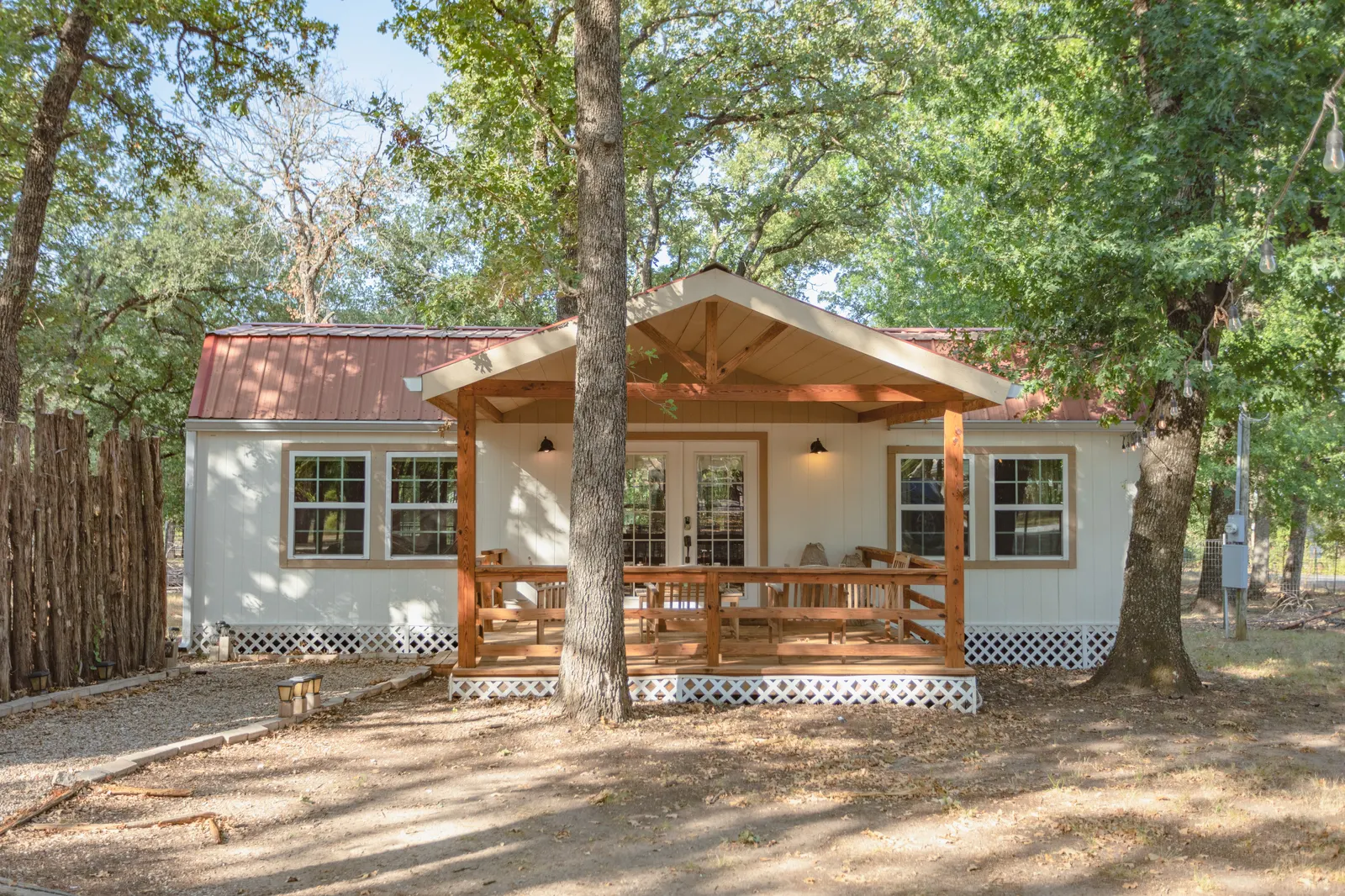 Dub's Cabin! 17 mins to Magnolia! — photo 3