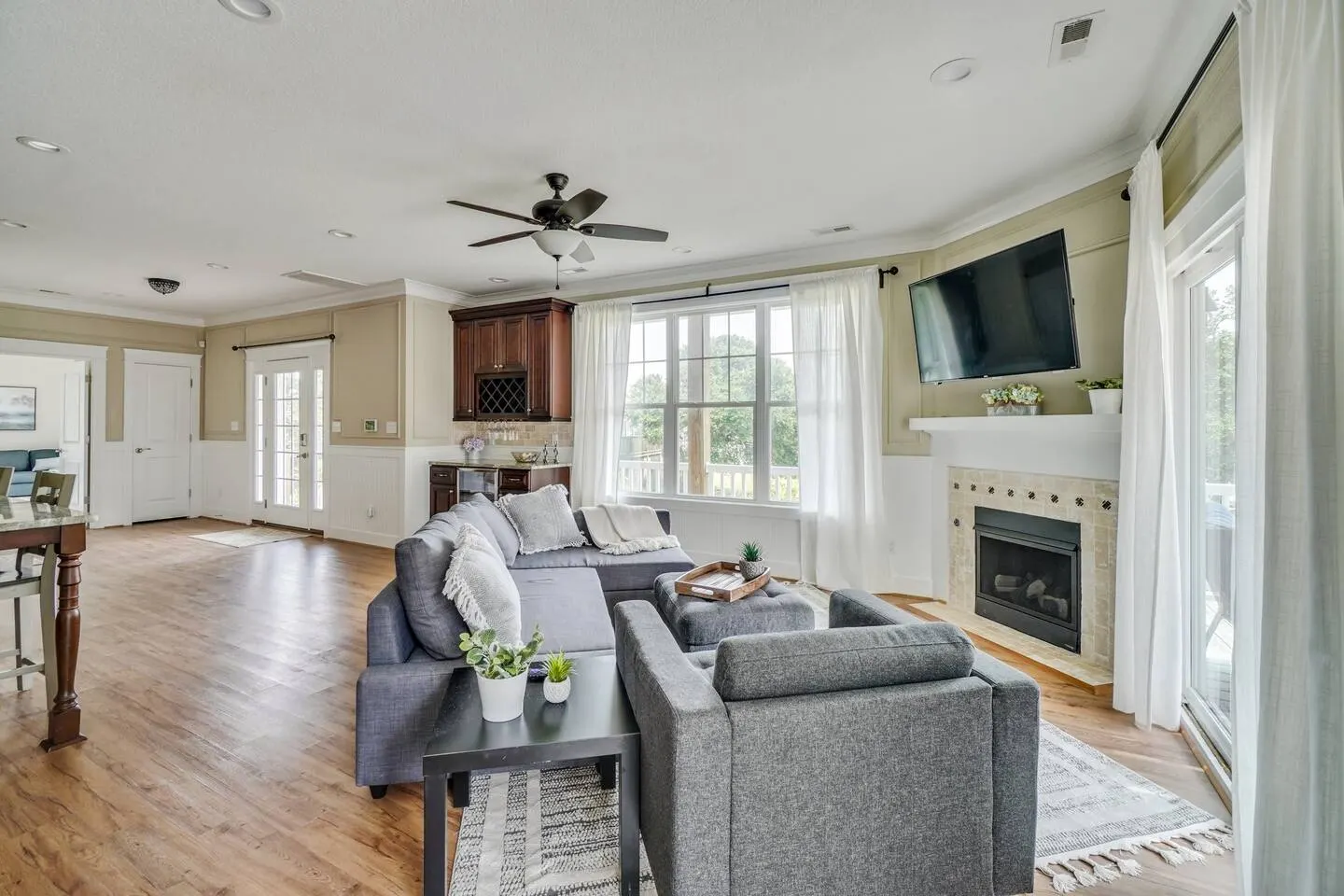 Willoughby Beach 4BR Home Sleeps 8 9