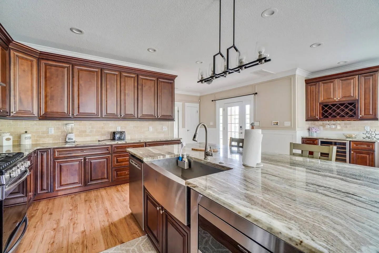 Willoughby Beach 4BR Home Sleeps 8 16
