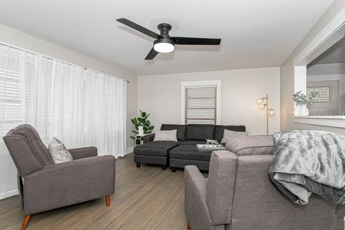 Charming West Knox Cottage w/ Carport & Patio 6