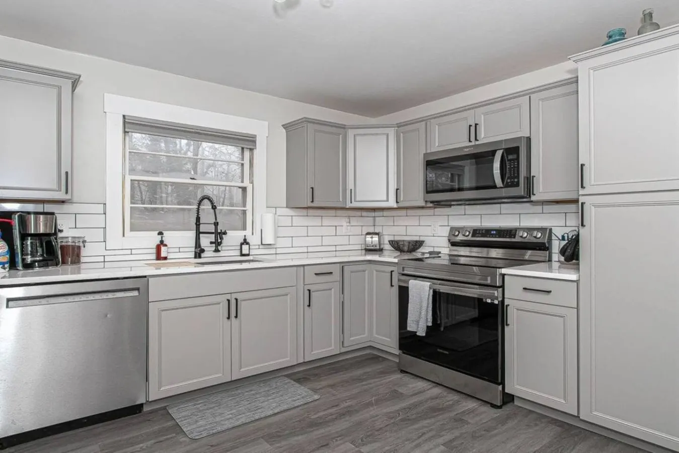 Charming West Knox Cottage w/ Carport & Patio 8
