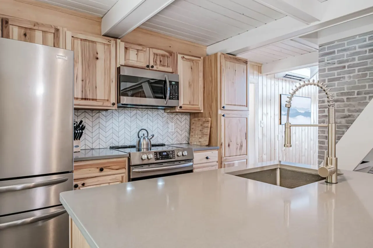 Sebago Sunrise- Luxury Lakefront on Sebago - dock/mooring+ kayaks 17