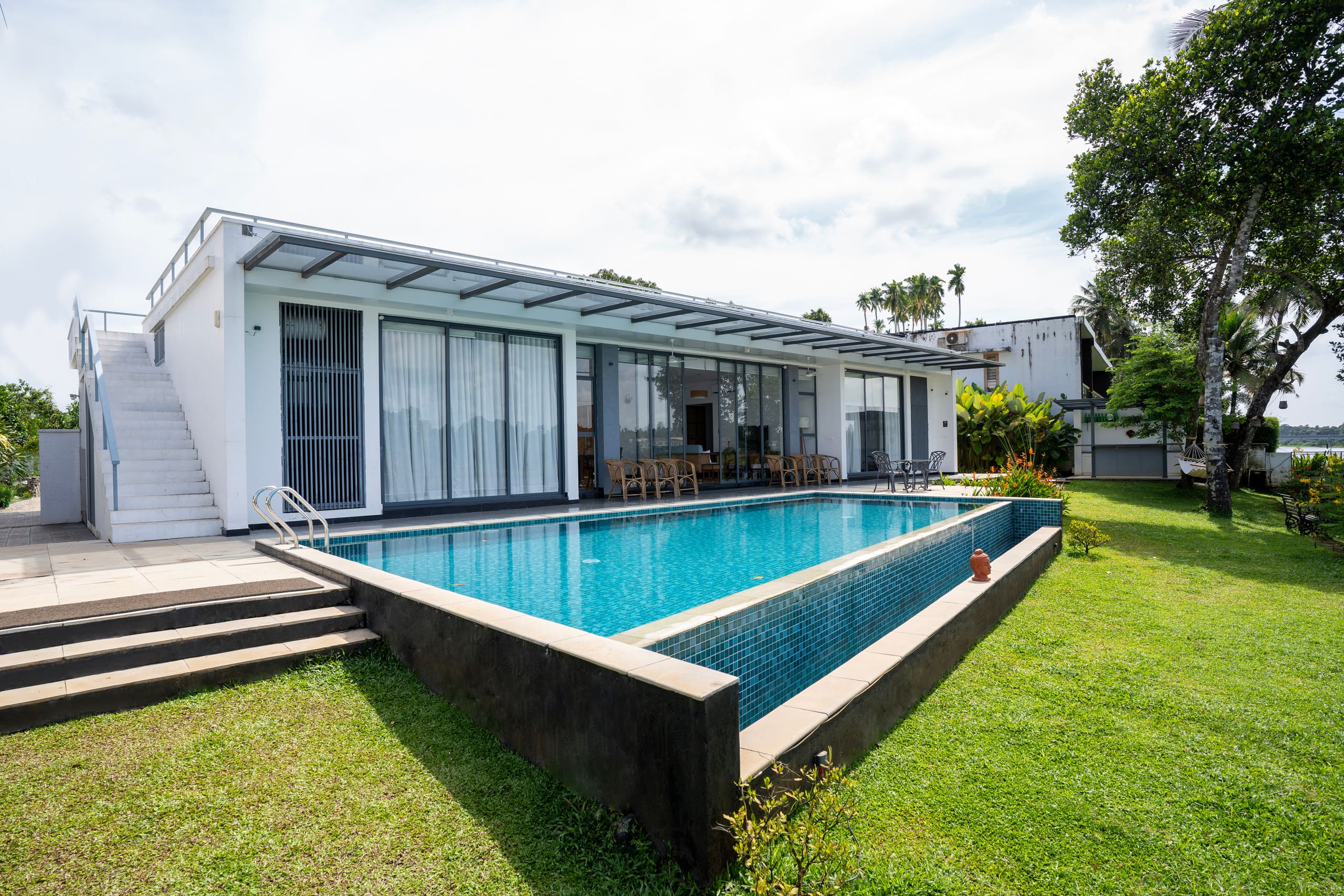 Poetry – A Tranquil Riverfront Villa by Granary 1