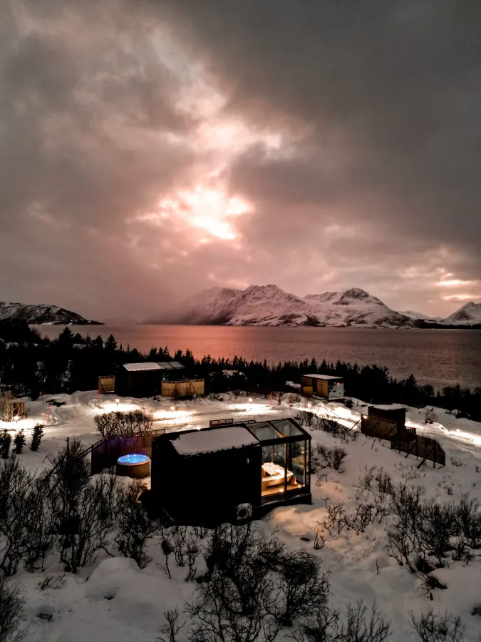 14 Peaks Glass Roof Cabin WonderInn Arctic 10