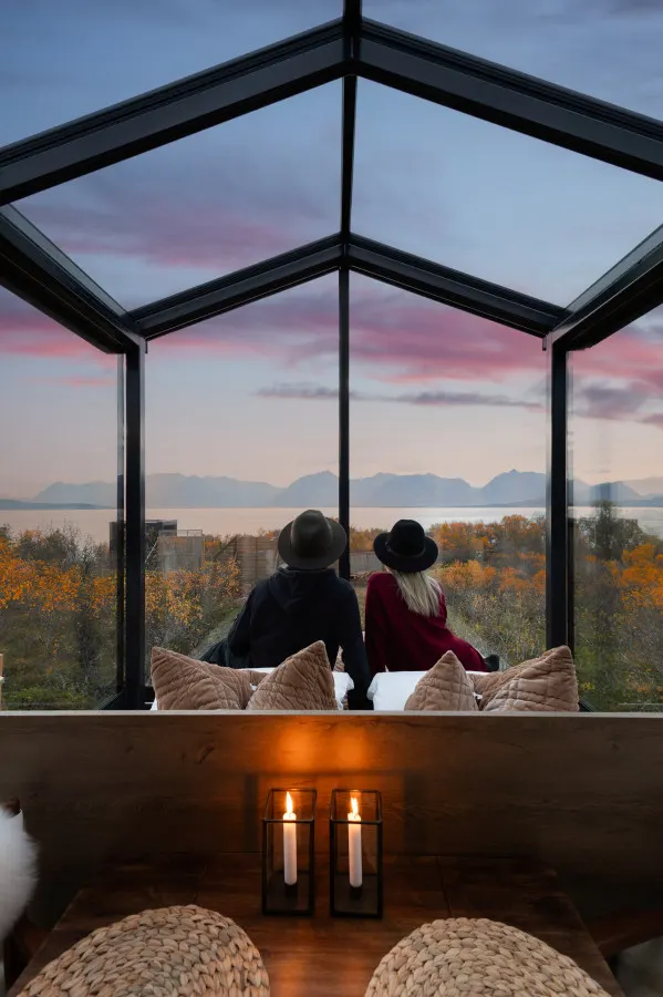 14 Peaks Glass Roof Cabin WonderInn Arctic 13