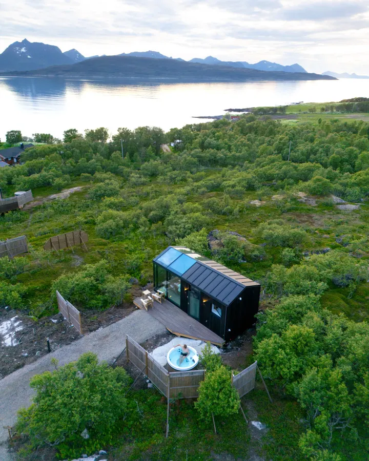 14 Peaks Glass Roof Cabin WonderInn Arctic 14
