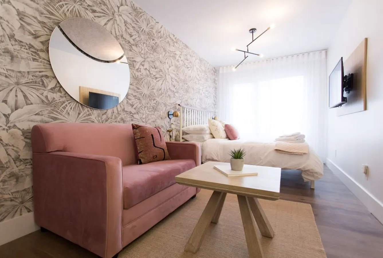 Little Italy - Perfect Business Trip Studio with Full Amenities - Unit 302