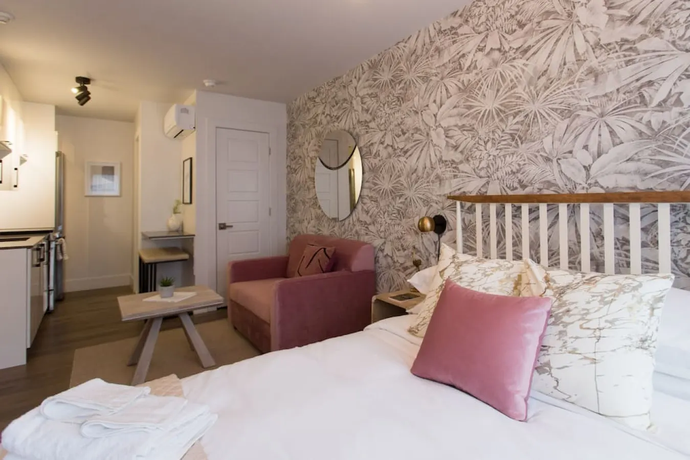 Little Italy - Perfect Business Trip Studio with Full Amenities - Unit 302 2