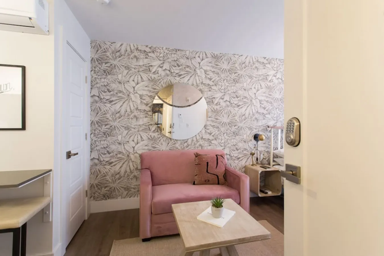 Little Italy - Perfect Business Trip Studio with Full Amenities - Unit 302 13