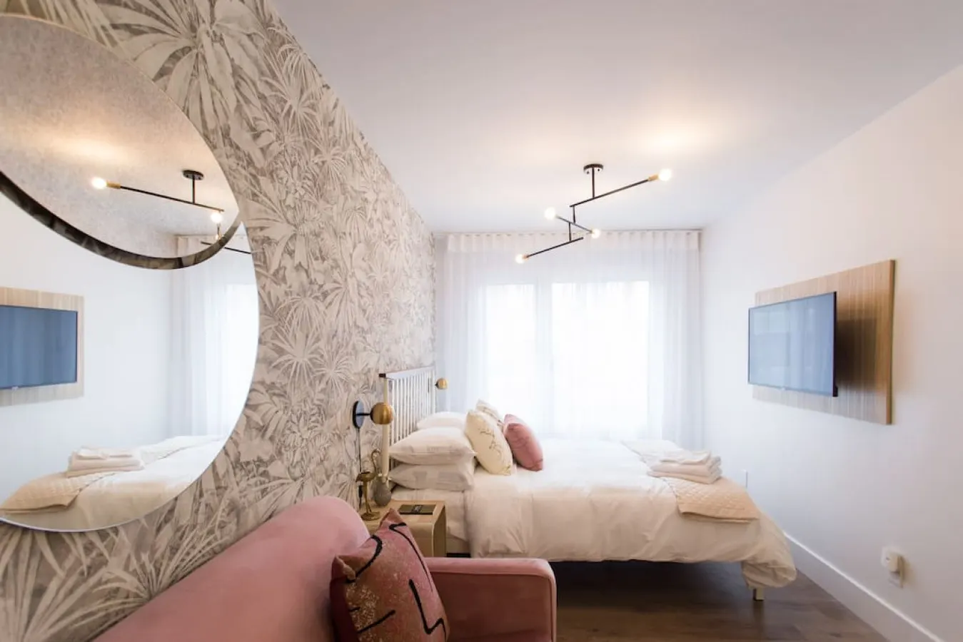 Little Italy - Perfect Business Trip Studio with Full Amenities - Unit 302 14