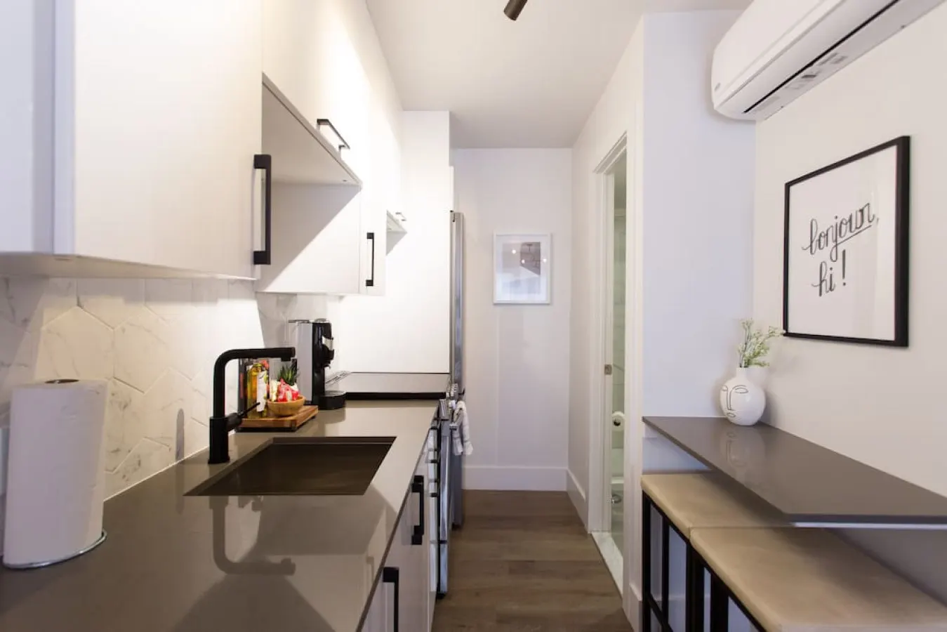 Little Italy - Perfect Business Trip Studio with Full Amenities - Unit 302 15