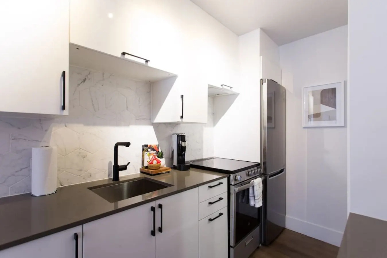 Little Italy - Perfect Business Trip Studio with Full Amenities - Unit 302 16