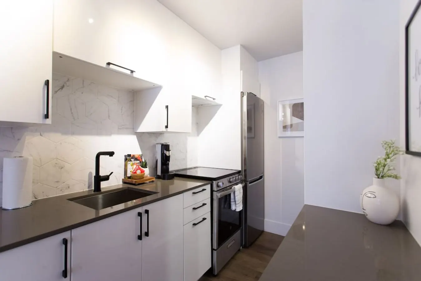 Little Italy - Perfect Business Trip Studio with Full Amenities - Unit 302 17