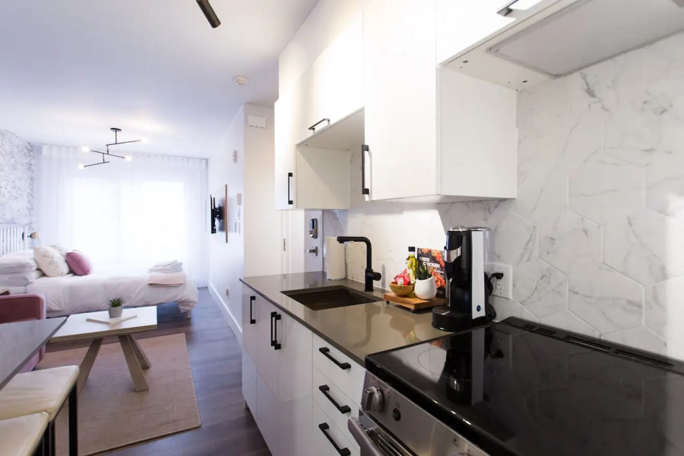 Little Italy - Perfect Business Trip Studio with Full Amenities - Unit 302 18